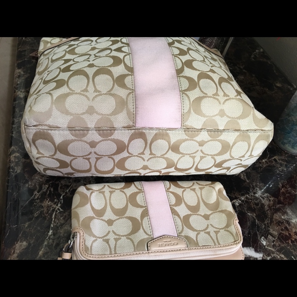 COACH SIGNATURE STRIPE TOTE with Wristlet - Picture 3 of 7